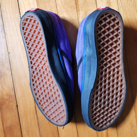 Vans size 5 purple suede with blue stripe - Picture 5 of 7